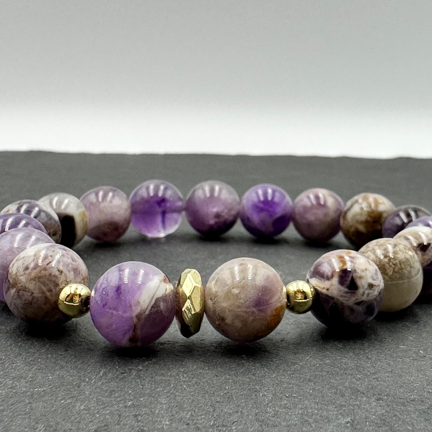 Aproce no dabīgiem Drūzu Ametista (Amethyst) akmeņiem